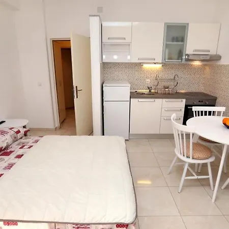 شقة In Okrug Gornji With Terrace, Air Conditioning, Wifi, Washing Machine 5059-3
