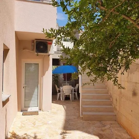 In Okrug Gornji With Terrace, Air Conditioning, Wifi, Washing Machine 5059-3 Апартаменты *