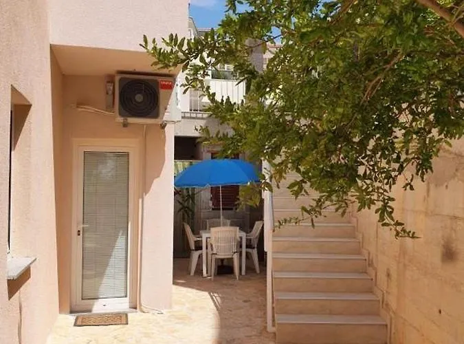 In Okrug Gornji With Terrace, Air Conditioning, Wifi, Washing Machine 5059-3 Apartment *