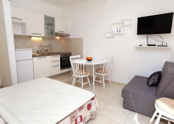 In Okrug Gornji With Terrace, Air Conditioning, Wifi, Washing Machine 5059-3 Trogir