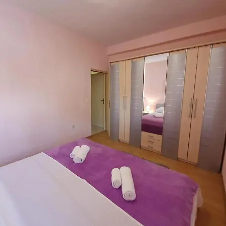 In Okrug Gornji With Terrace, Air Conditioning, Wifi, Washing Machine 5059-3 * Trogir