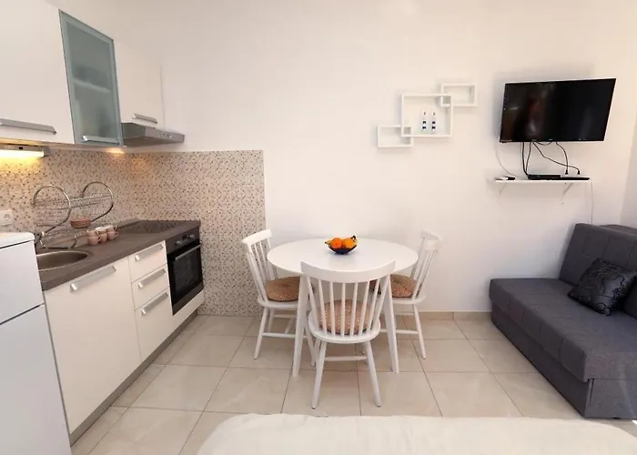 In Okrug Gornji With Terrace, Air Conditioning, Wifi, Washing Machine 5059-3 Appartement *