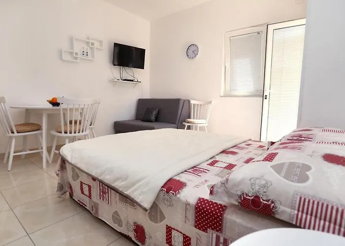In Okrug Gornji With Terrace, Air Conditioning, Wifi, Washing Machine 5059-3