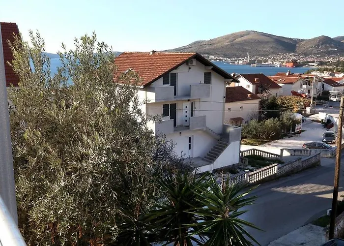 In Okrug Gornji With Terrace, Air Conditioning, Wifi, Washing Machine 5059-3 *