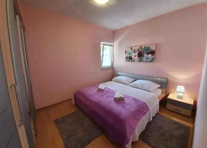 In Okrug Gornji With Terrace, Air Conditioning, Wifi, Washing Machine 5059-3 Appartement Trogir